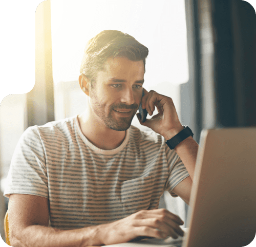 Homme au téléphone